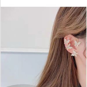 🆕🦋Butterfly Haven Zirconia Crescent Earring🦋🆕Gold tone only